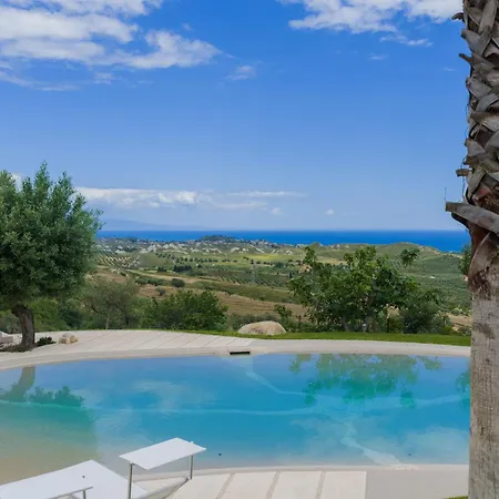 Villa Luxury With Pool And Sea View