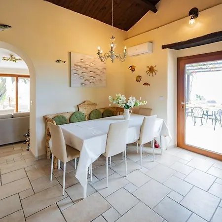 Luxury With Pool And Sea View Villa *